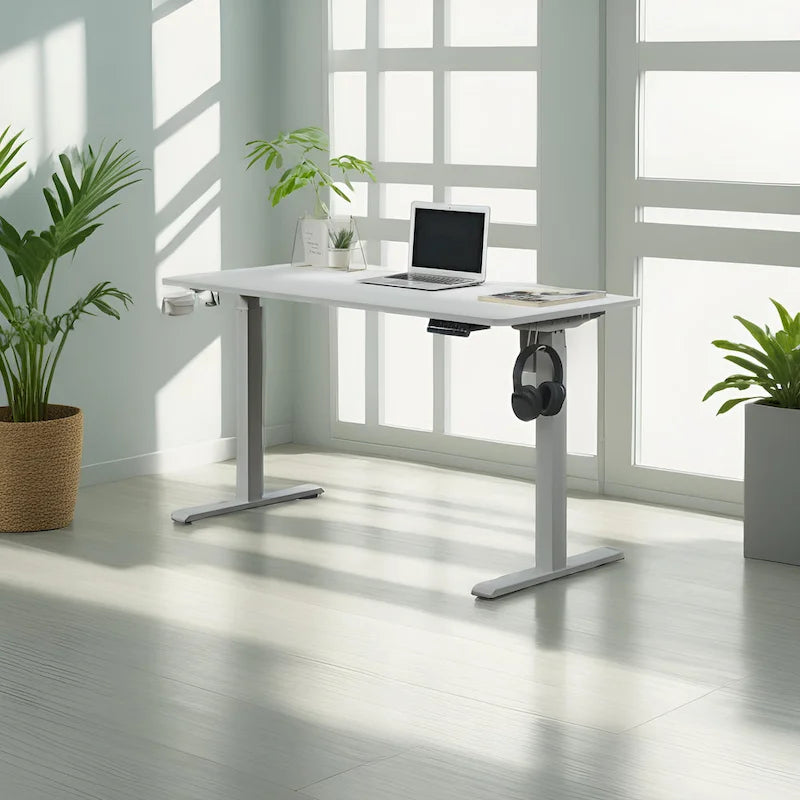 Scrivania elettrica regolabile in altezza con memoria preimpostata per l'home office