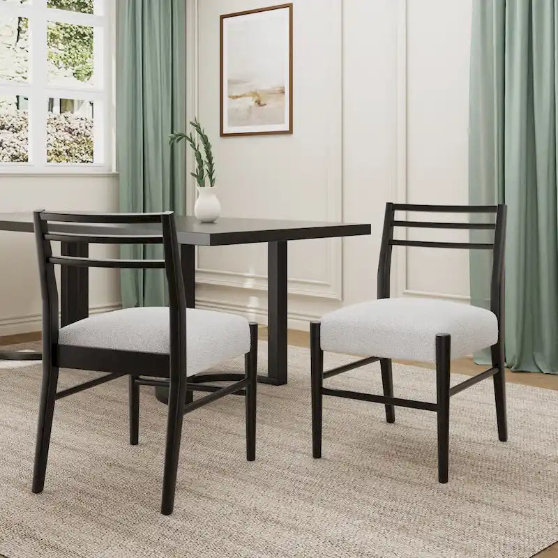 Sedia da pranzo imbottita in stile rustico con schienale a pioli e telaio in legno di gomma