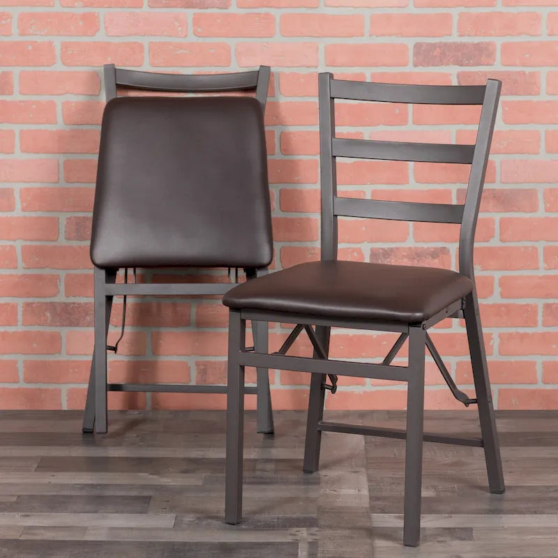 Sedia pieghevole marrone con schienale a pioli, sedile in vinile, set da 2