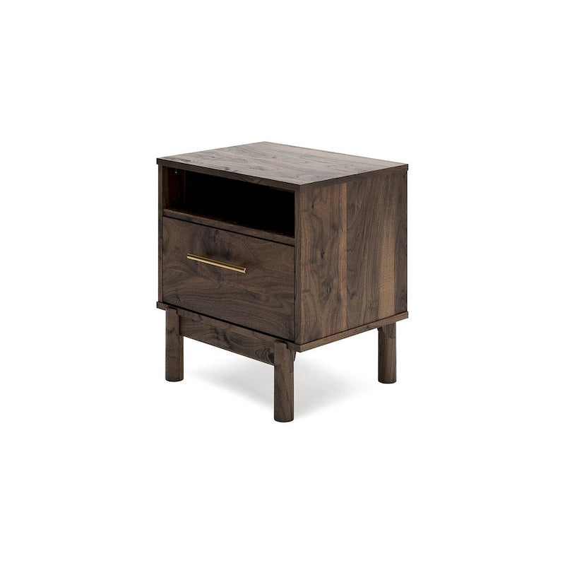 Letto a piattaforma color marrone moka con 2 comodini, piazza e mezza/matrimoniale, per 2 persone