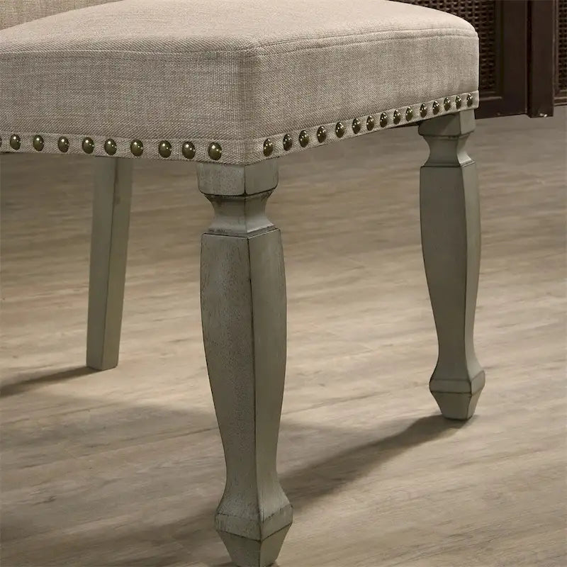 Sedie da pranzo con rivestimento color cuoio e borchie, struttura in legno grigio anticato, set da 2
